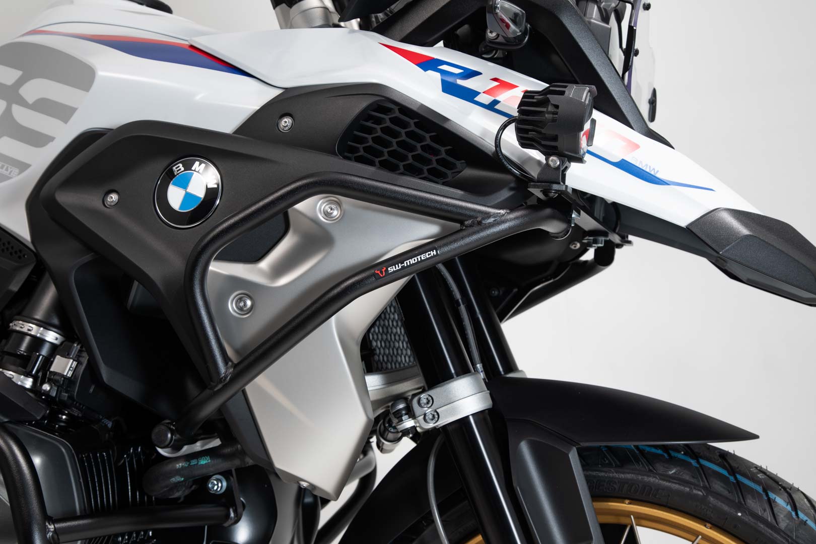 SW-MOTECH Protecciones superiores de motor Negro. BMW R 1200 GS (16-18) R 1250 GS (18-).