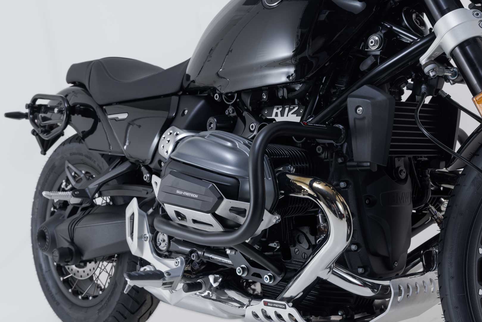 SW-MOTECH Protecciones laterales de motor Negro. BMW R12 / G/S R12 nineT.