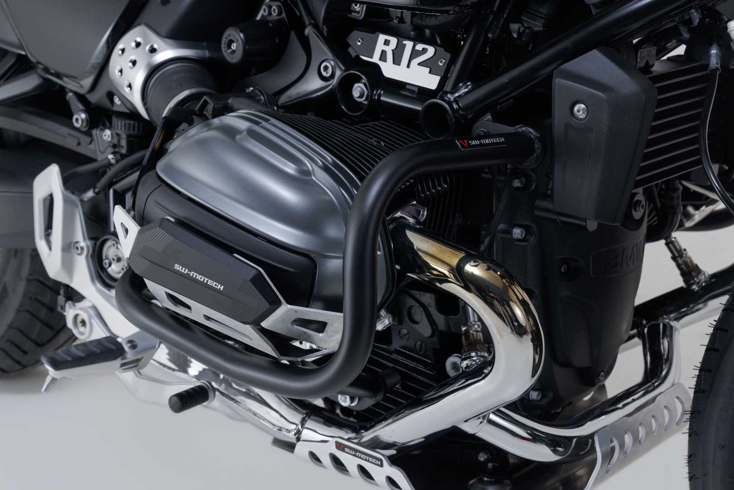 SW-MOTECH Protecciones laterales de motor Negro. BMW R12 / G/S R12 nineT.