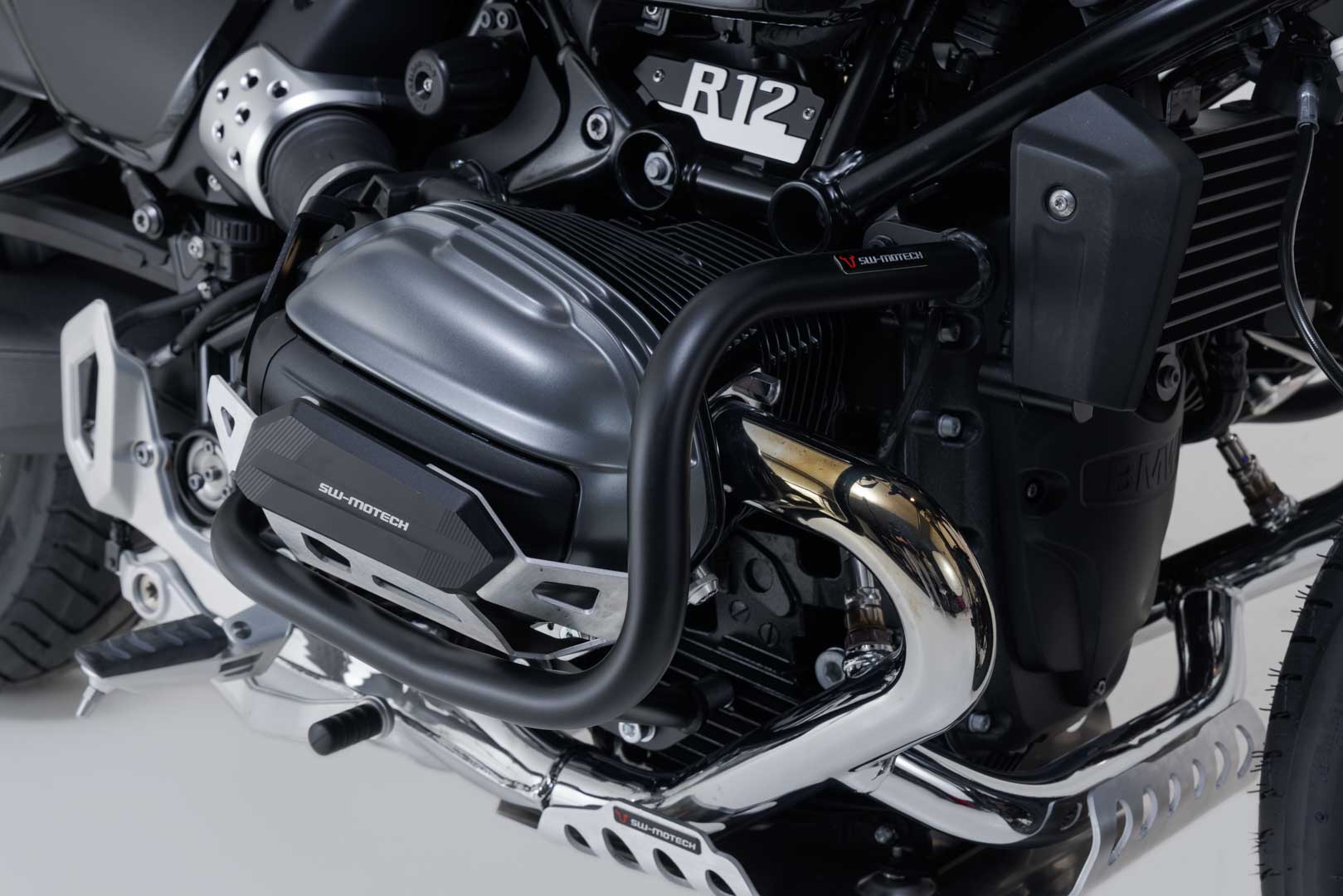 SW-MOTECH Protecciones laterales de motor Negro. BMW R12 / G/S R12 nineT.