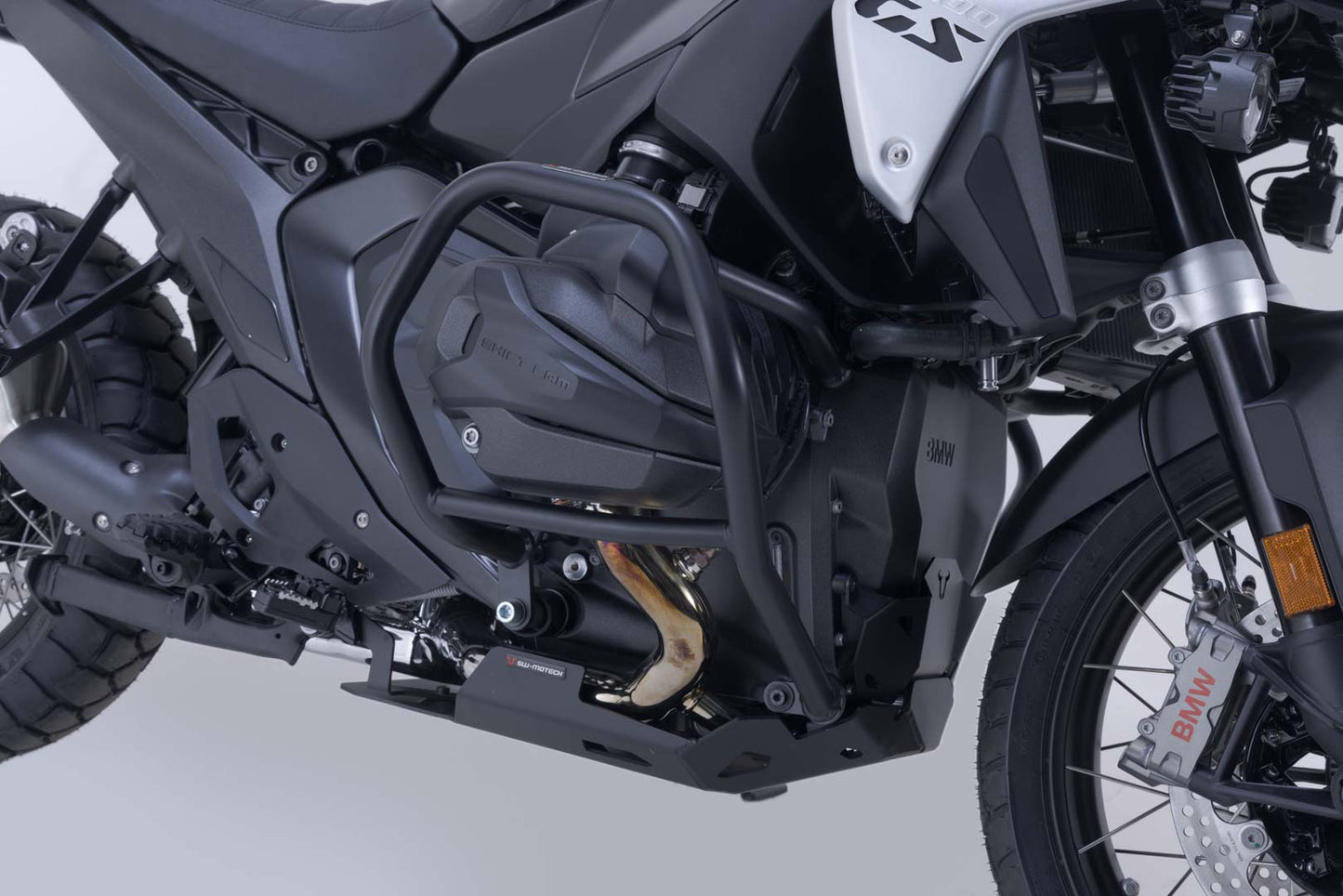 SW-MOTECH Protecciones laterales de motor Negro. BMW R 1300 GS (23-) R 1300 R (25-).