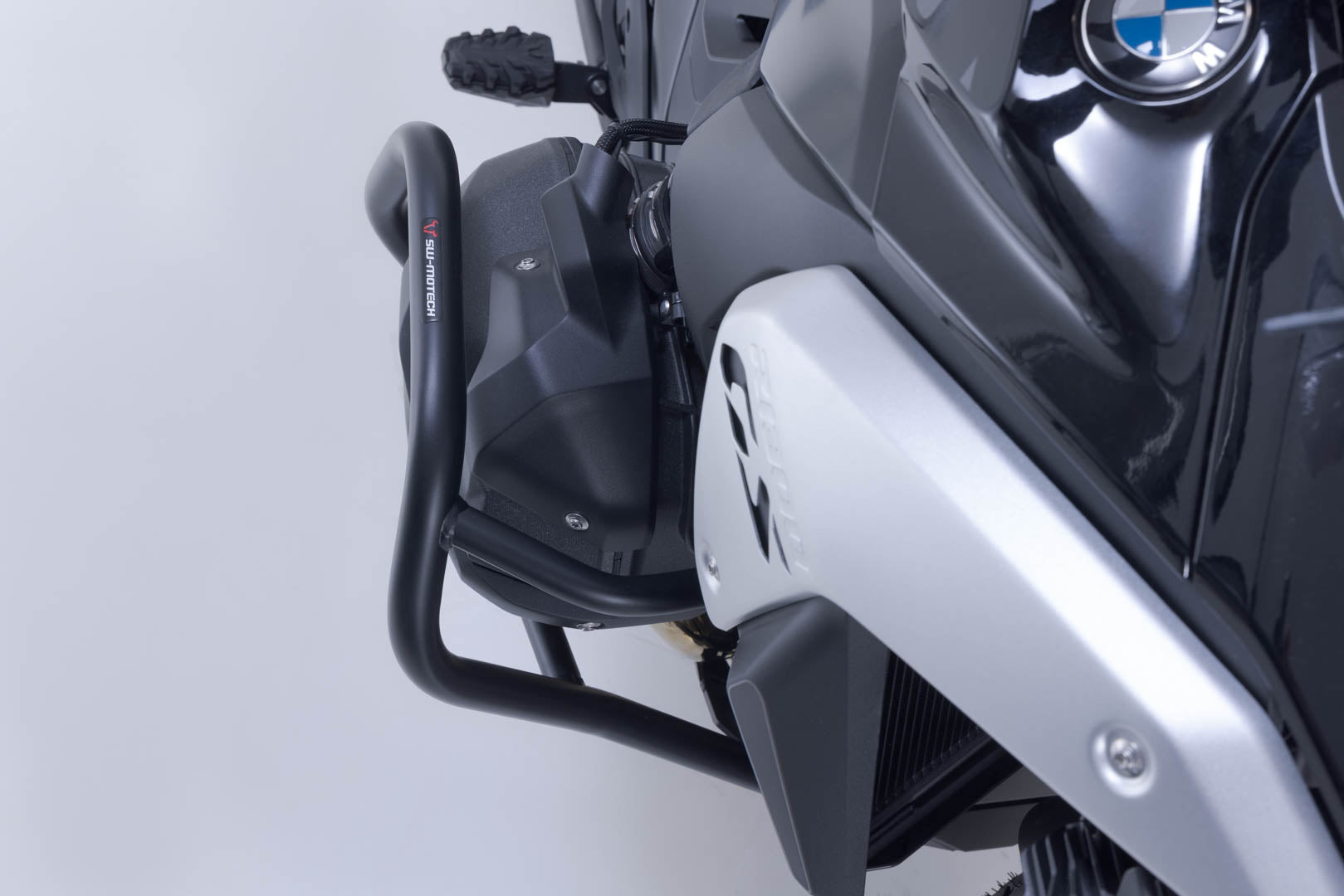 SW-MOTECH Protecciones laterales de motor Negro. BMW R 1300 GS (23-) R 1300 R (25-).