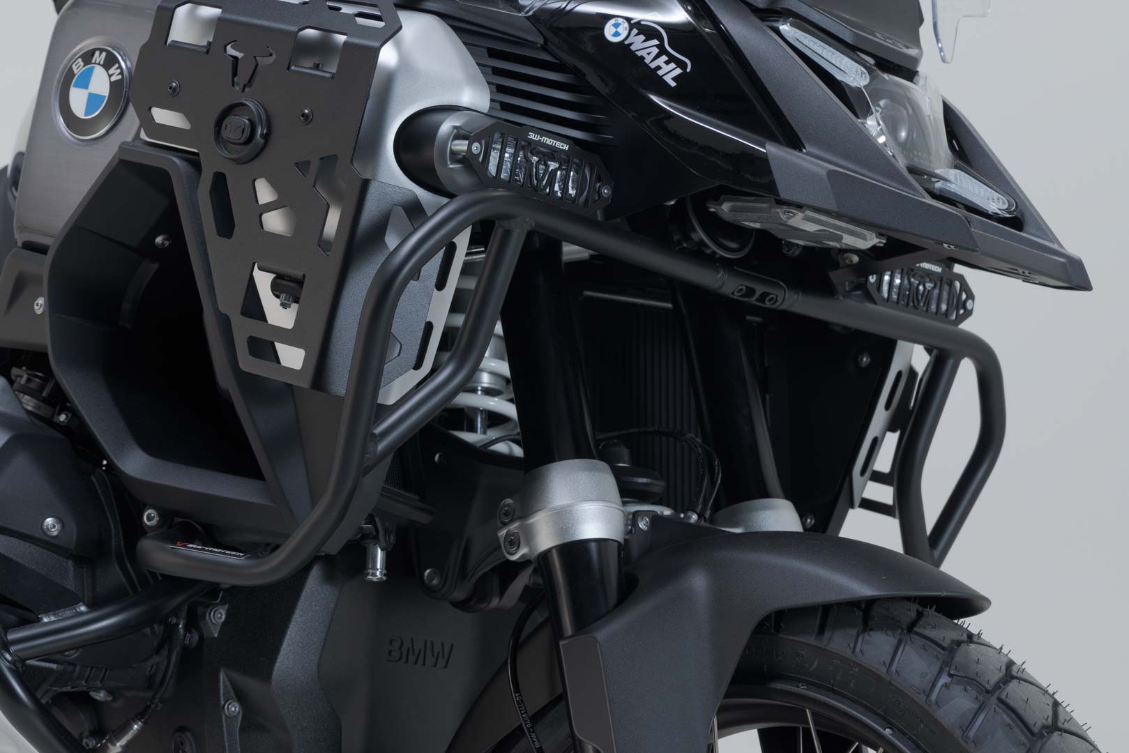 SW-MOTECH Protecciones superiores de motor Negro. BMW R 1300 GS Adv (24-). Para OEM SBL.