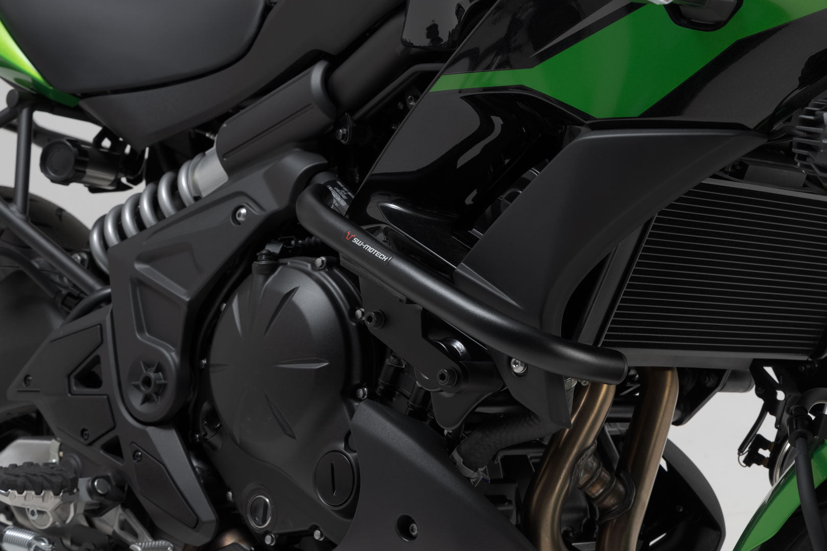 SW-MOTECH Protecciones laterales de motor Negro. Kawasaki Versys 650 (14-).
