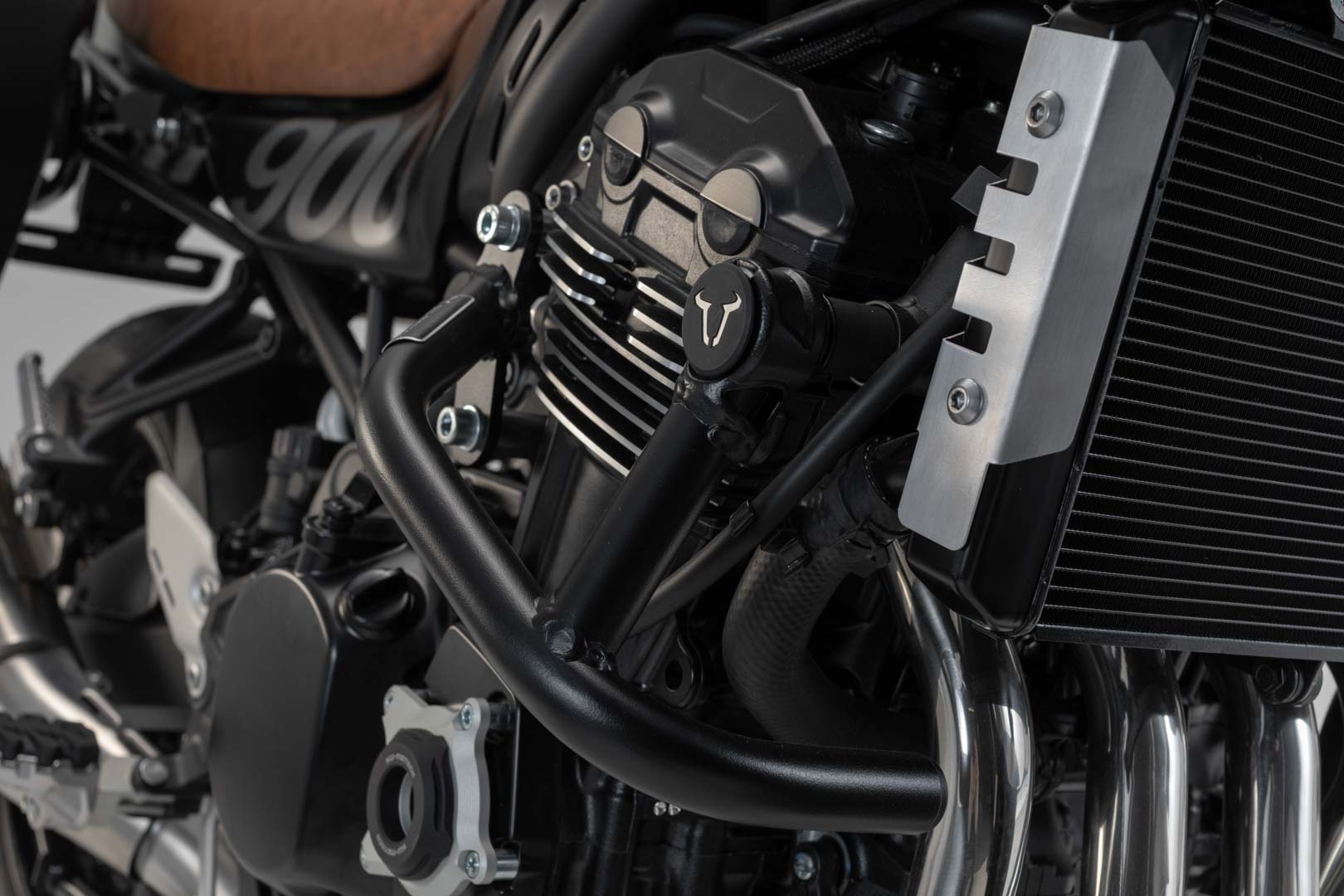SW-MOTECH Protecciones laterales de motor Negro. Kawasaki Z900RS/ SE / Cafe (17-).