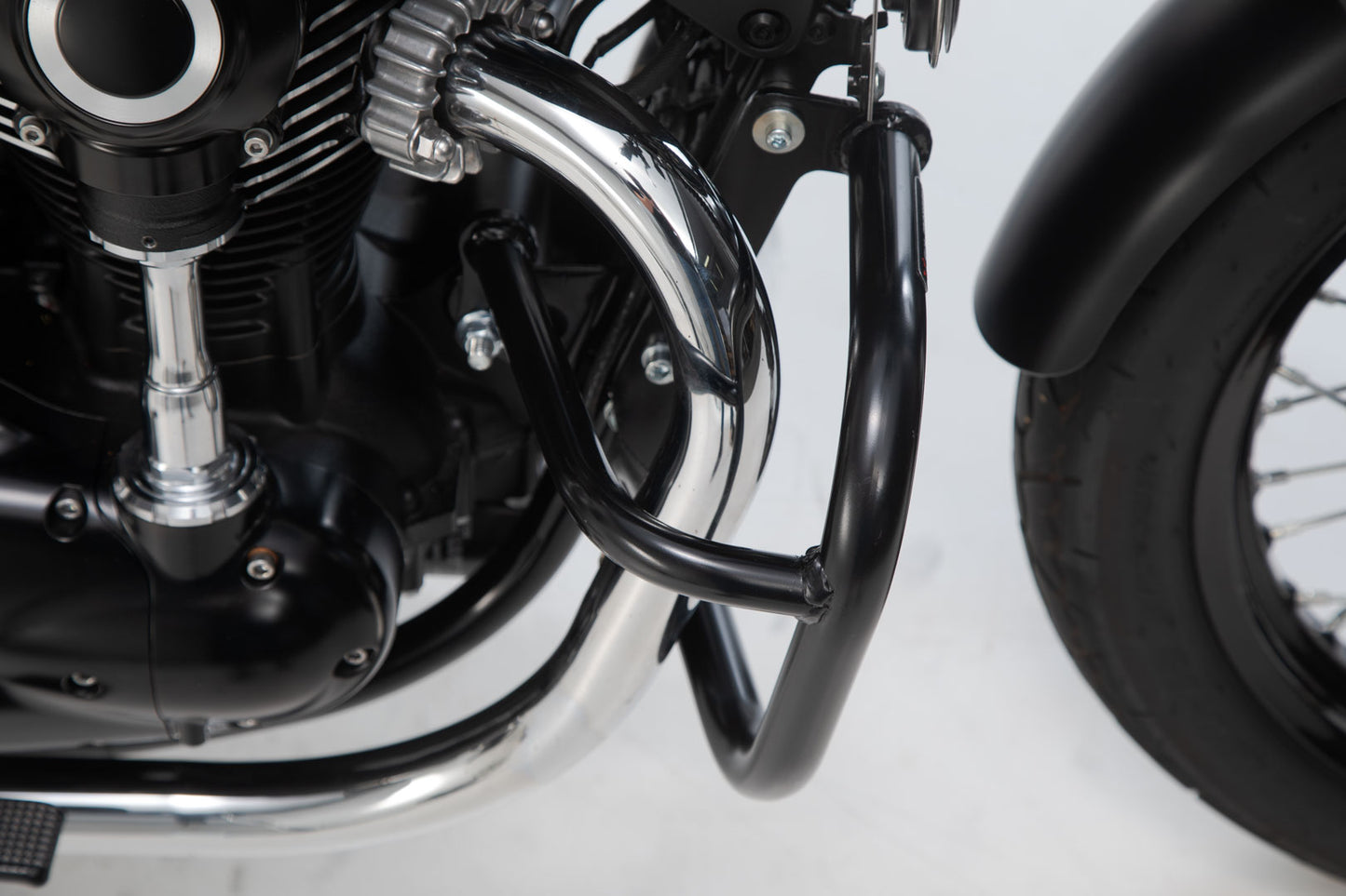 SW-MOTECH Protecciones laterales de motor Negro. Kawasaki W800 Street/ Cafe (18-).