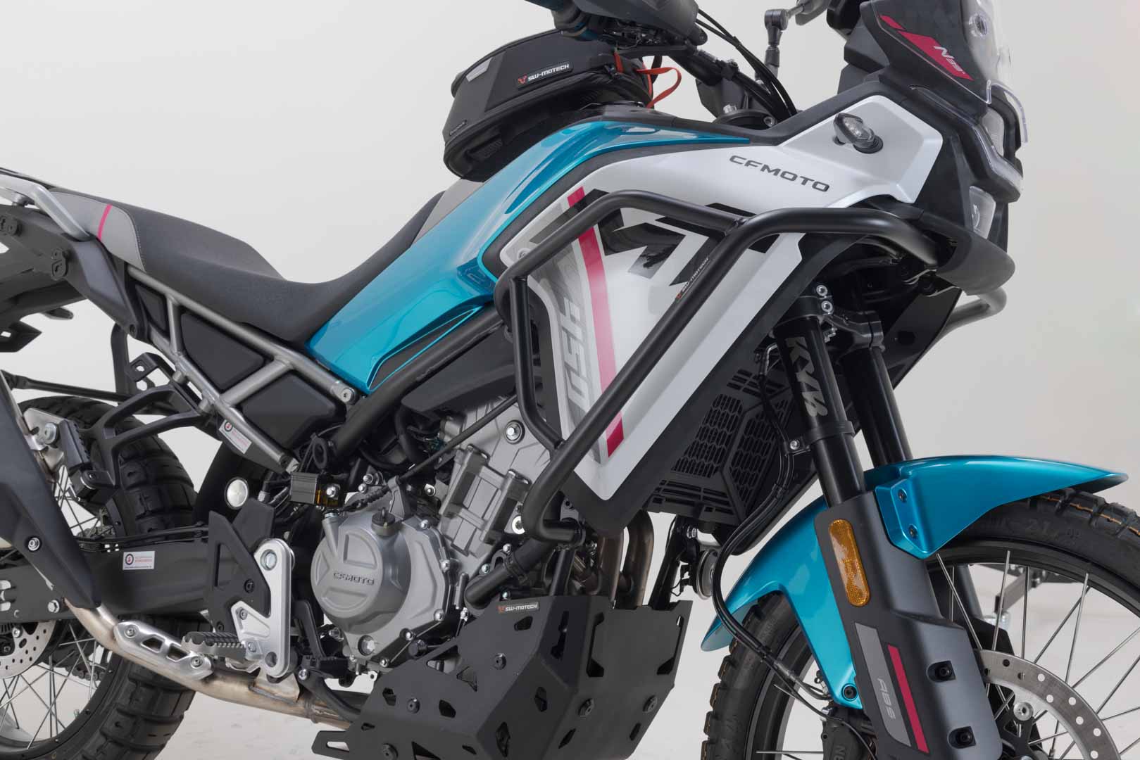 SW-MOTECH Protecciones laterales de motor Negro. CFMoto 450MT (23-).