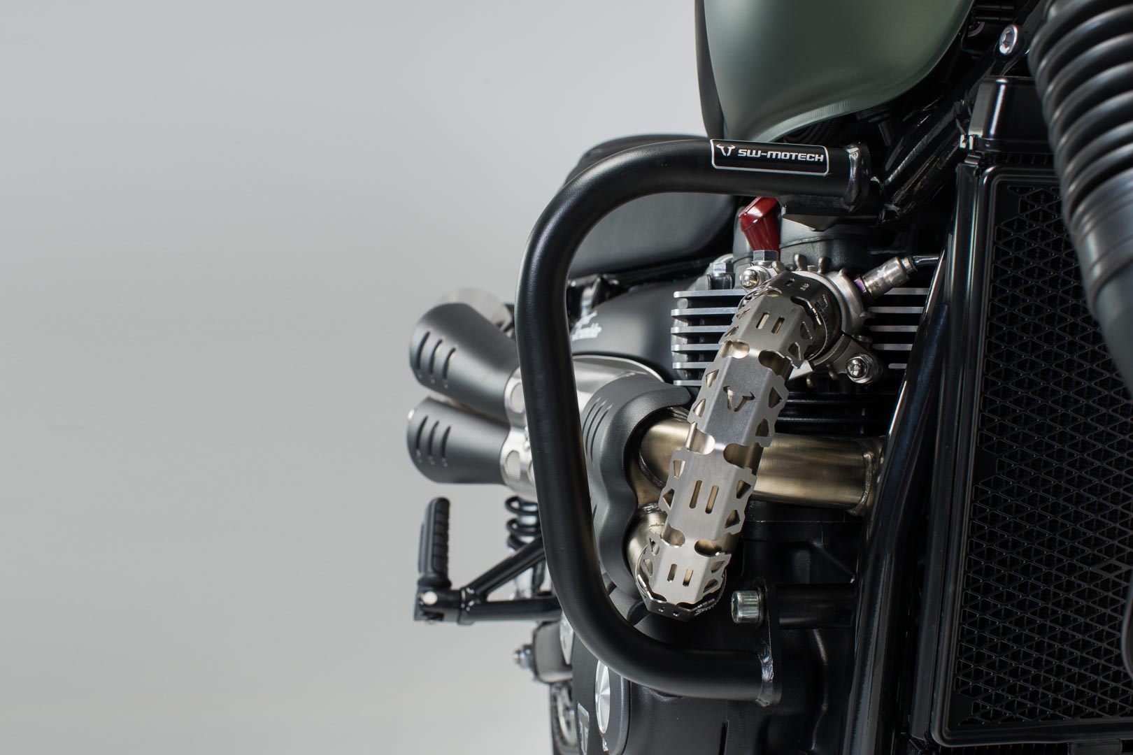 SW-MOTECH Protecciones laterales de motor Negro. Street ScramblerBonneville Bobber/Speedm.