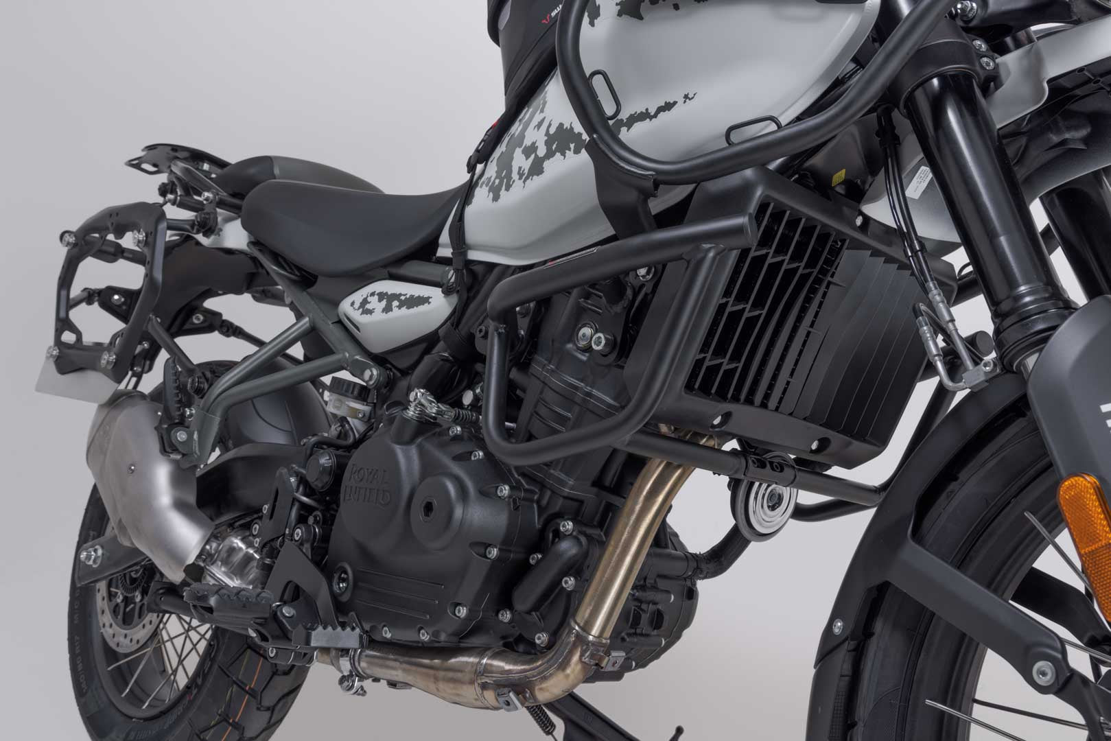 SW-MOTECH Protecciones laterales de motor Negro. Royal Enfield Himalayan 450 / Rally.