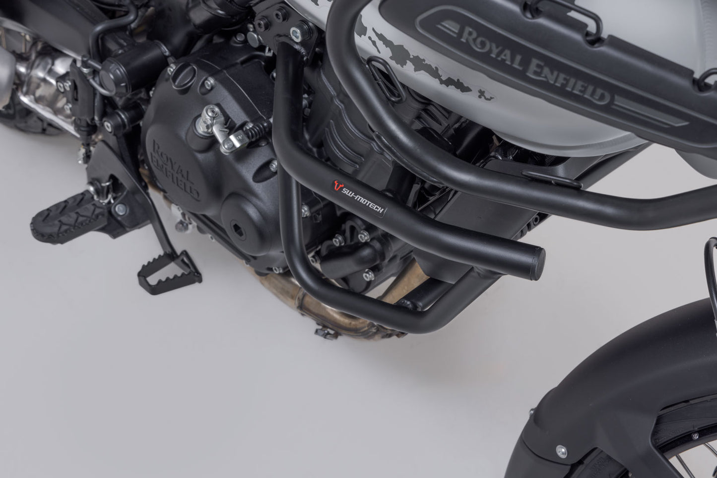 SW-MOTECH Protecciones laterales de motor Negro. Royal Enfield Himalayan 450 / Rally.