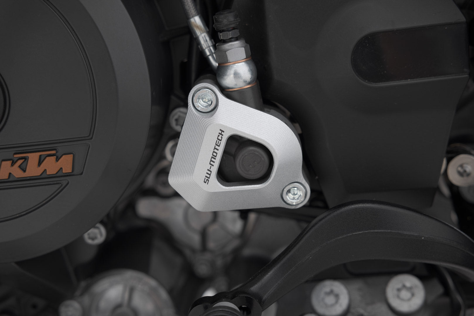 SW-MOTECH Protección para el cilindro receptor del embrague Plateado. Modelos KTM.