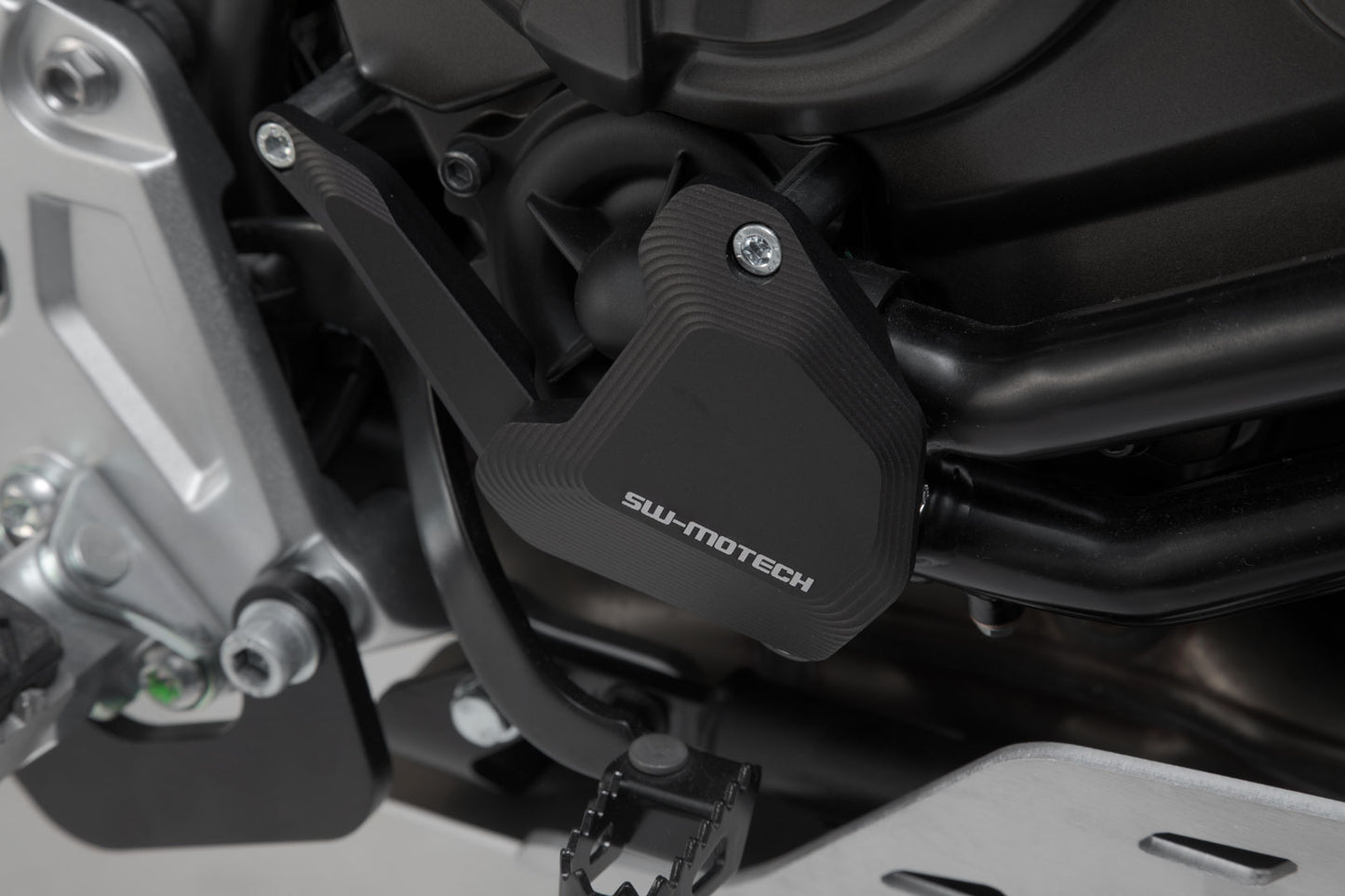 SW-MOTECH Protección de la bomba de agua Plateado/negro. Modelos Yamaha Ténéré 700 (19-).