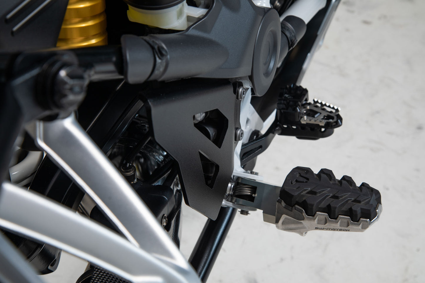 SW-MOTECH Set de protectores de bomba de freno Negro. BMW R 1200 GS R 1250 GS.
