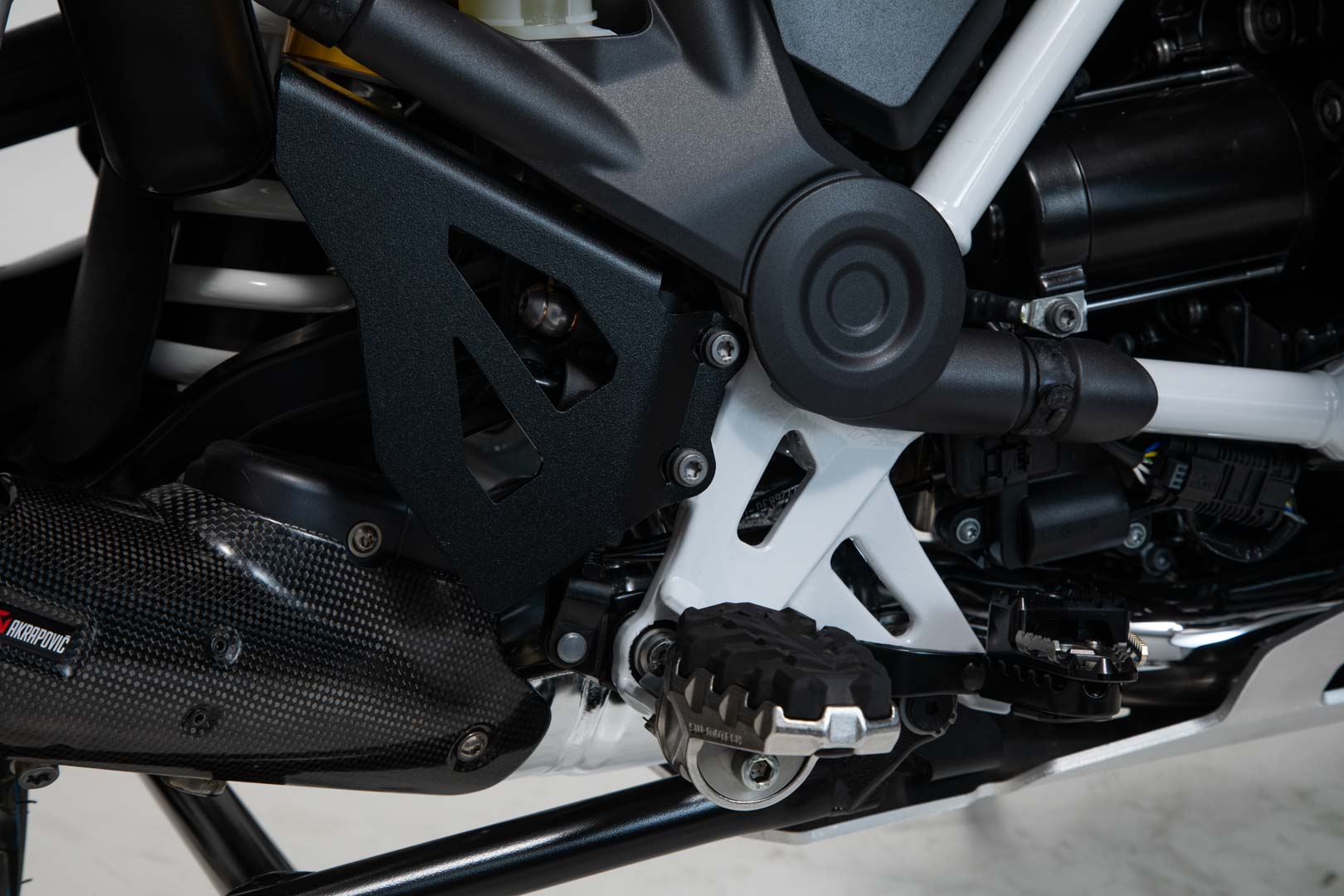 SW-MOTECH Set de protectores de bomba de freno Negro. BMW R 1200 GS R 1250 GS.