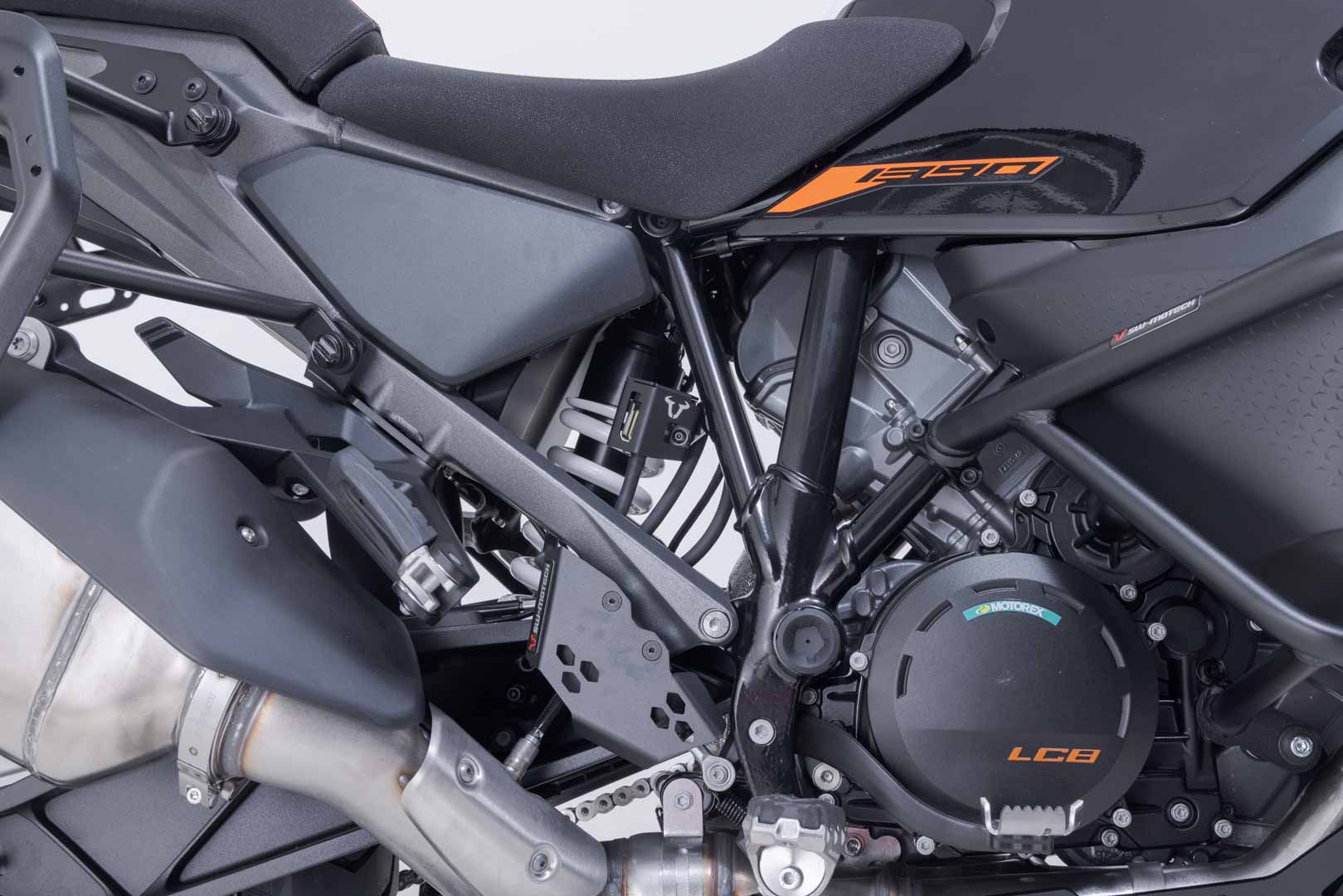 SW-MOTECH Protector de depósito de frenos Negro. Modelos BMW / Ducati / KTM / Husqvarna.