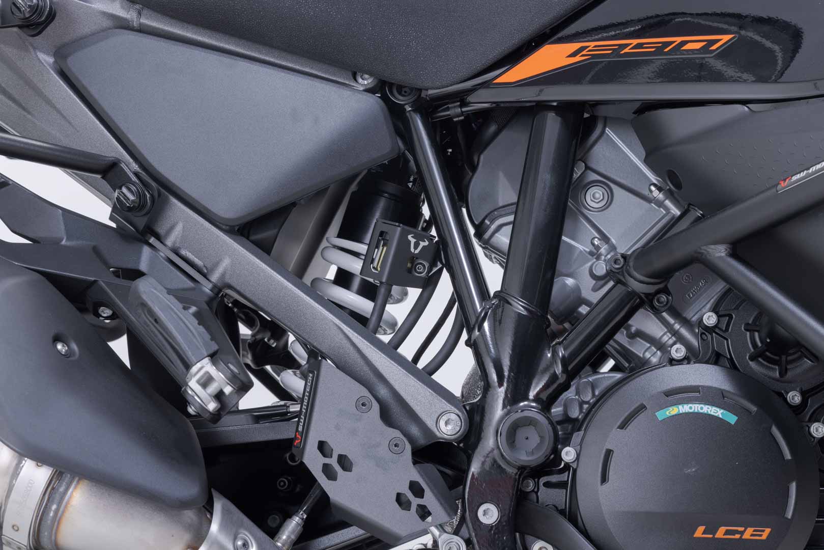 SW-MOTECH Protector de depósito de frenos Negro. Modelos BMW / Ducati / KTM / Husqvarna.