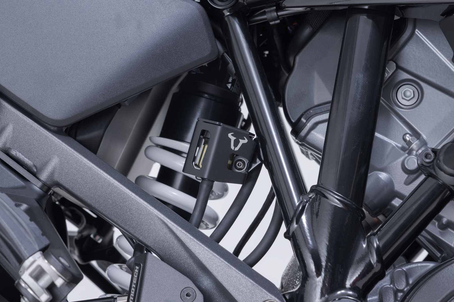 SW-MOTECH Protector de depósito de frenos Negro. Modelos BMW / Ducati / KTM / Husqvarna.