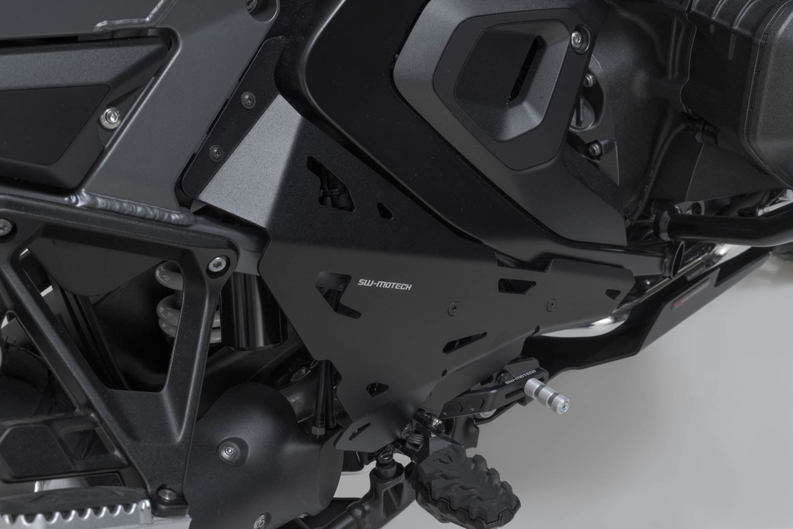SW-MOTECH Paratacones Negro. BMW R 1300 GS Adventure (24-).