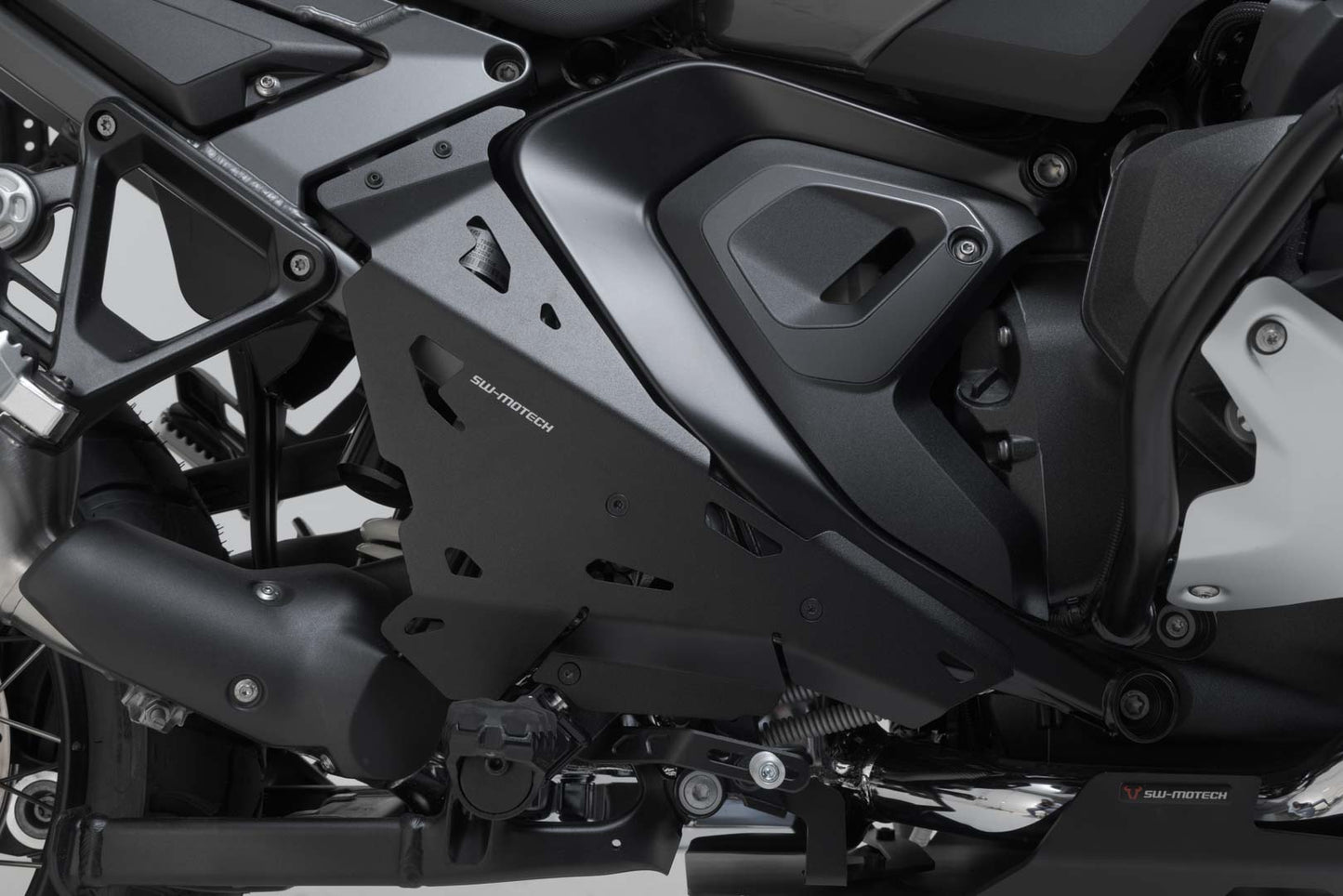 SW-MOTECH Paratacones Negro. BMW R 1300 GS Adventure (24-).