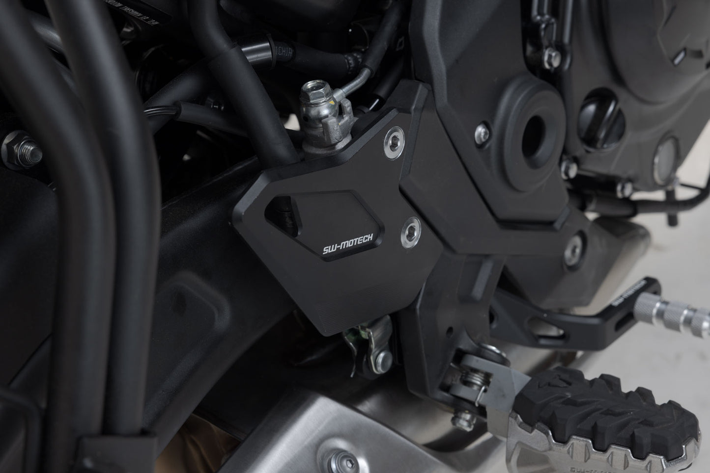 SW-MOTECH Protector de talón Negro. Kawasaki Z650RS (21-).
