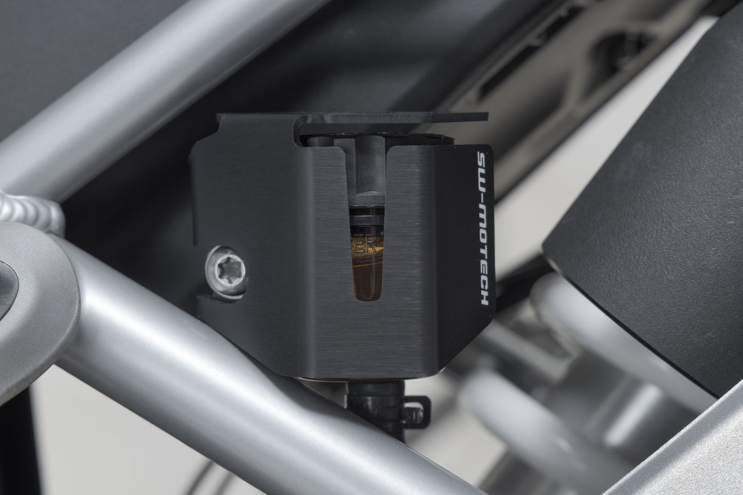 SW-MOTECH Protector del contenedor del líquido de freno Negro. Modelos Triumph Tiger 1200 (22-).