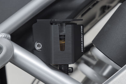 SW-MOTECH Protector del contenedor del líquido de freno Negro. Modelos Triumph Tiger 1200 (22-).