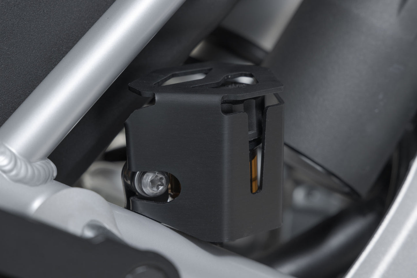 SW-MOTECH Protector del contenedor del líquido de freno Negro. Modelos Triumph Tiger 1200 (22-).