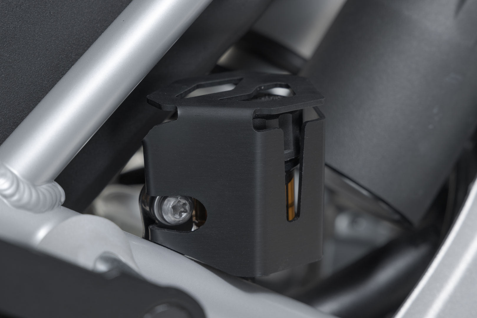 SW-MOTECH Protector del contenedor del líquido de freno Negro. Modelos Triumph Tiger 1200 (22-).
