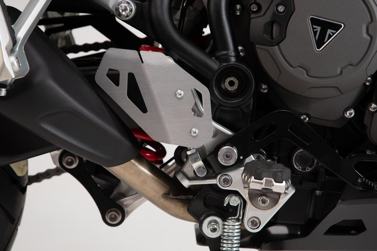SW-MOTECH Protector de talón derecho Plateado. Triumph Tiger 900/GT/Rally/Pro (19-23).