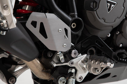 SW-MOTECH Protector de talón derecho Plateado. Triumph Tiger 900/GT/Rally/Pro (19-23).