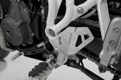 SW-MOTECH Protector de talón izquierdo Negro. Triumph Tiger 900/GT/Rally/Pro (19-23).