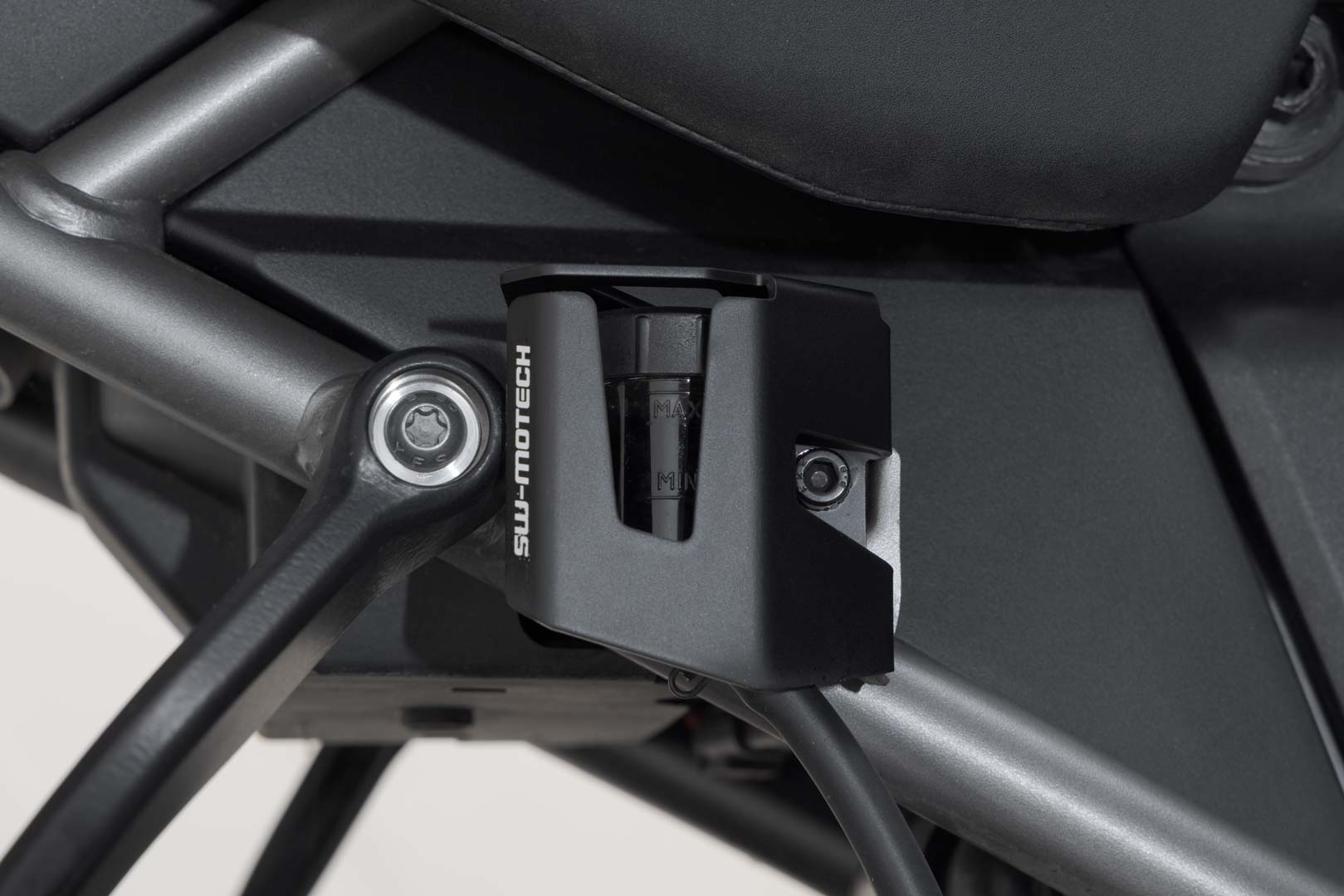 SW-MOTECH Protector de depósito de frenos Negro. Harley-Davidson Pan America (21-).