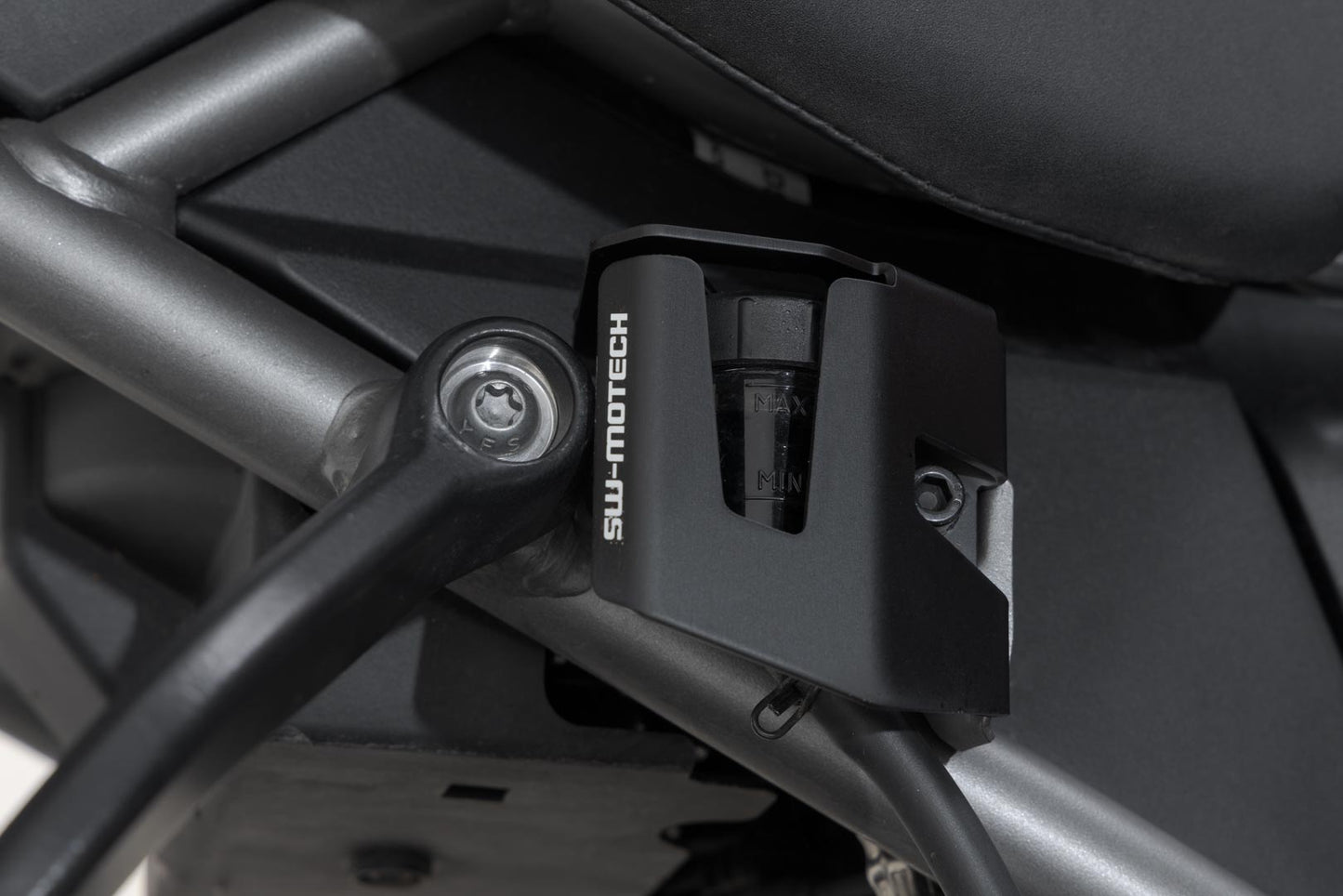 SW-MOTECH Protector de depósito de frenos Negro. Harley-Davidson Pan America (21-).