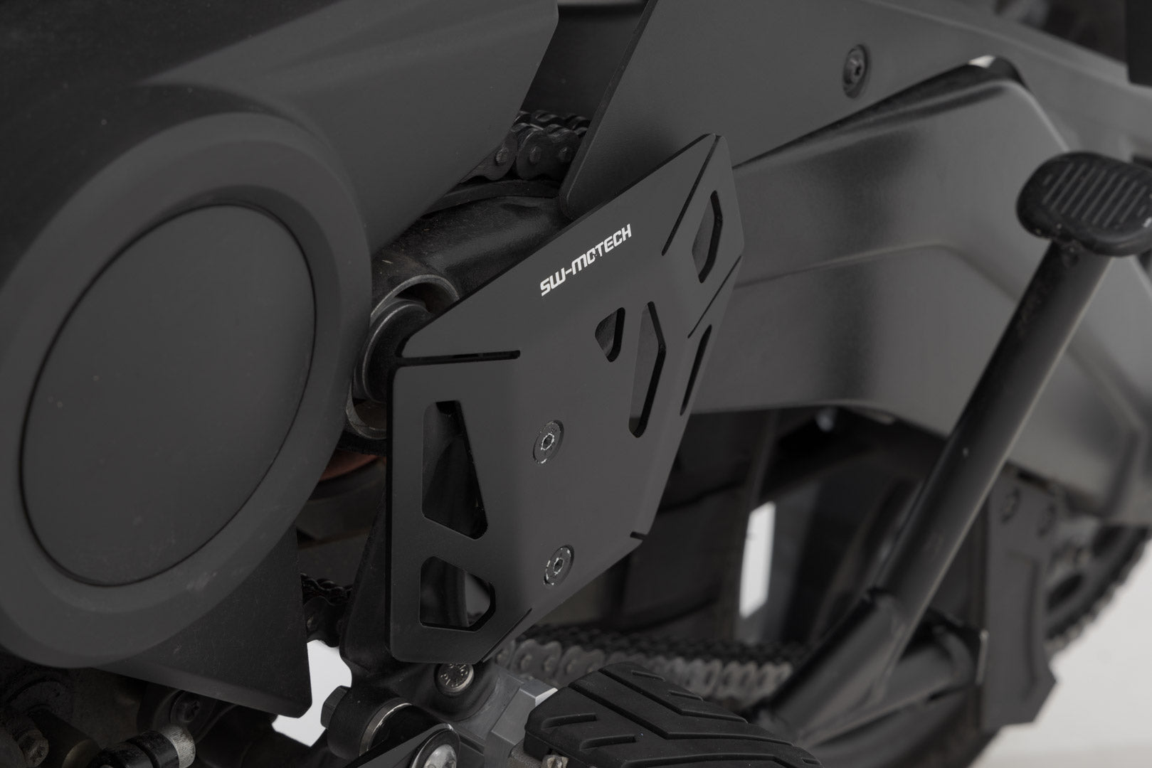 SW-MOTECH Protector de talón izquierdo Negro. Harley-Davidson Pan America (21-).