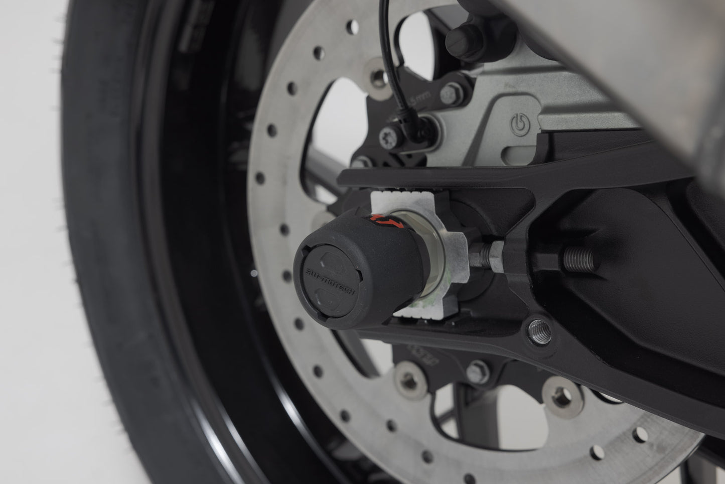 SW-MOTECH Kit de topes anticaidas para el eje trasero Negro. Modelos KTM. Husqva Svartpilen 801 (24-).