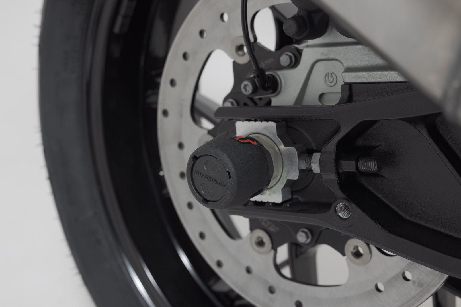 SW-MOTECH Kit de topes anticaidas para el eje trasero Negro. Modelos KTM. Husqva Svartpilen 801 (24-).