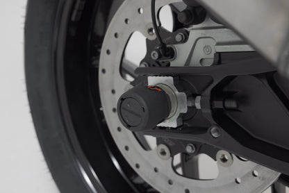 SW-MOTECH Kit de topes anticaidas para el eje trasero Negro. Modelos KTM. Husqva Svartpilen 801 (24-).