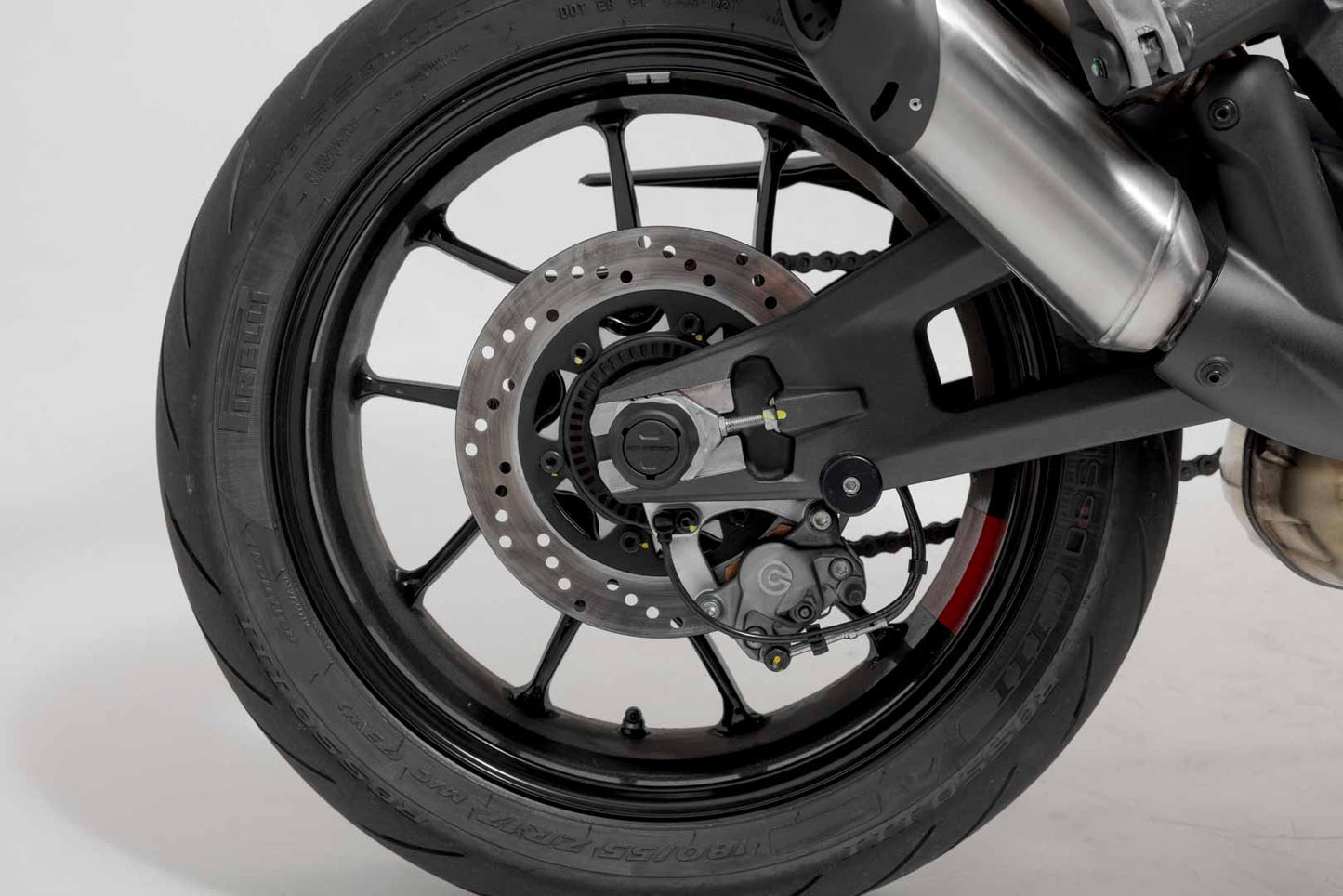 SW-MOTECH Kit de topes anticaidas para el eje trasero Negro. Modelos Ducati / KTM / CFMoto / Husqvarna.