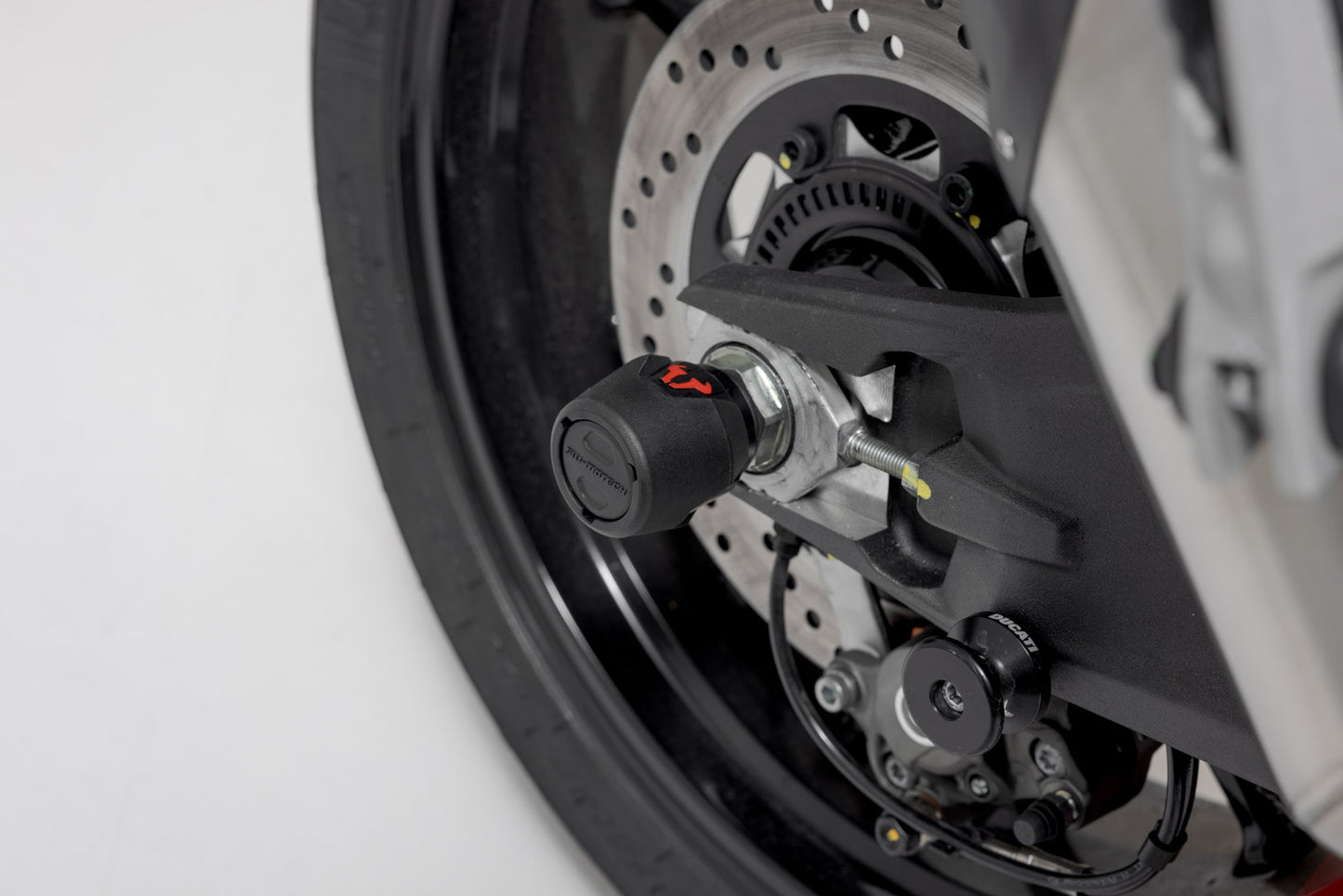 SW-MOTECH Kit de topes anticaidas para el eje trasero Negro. Modelos Ducati / KTM / CFMoto / Husqvarna.