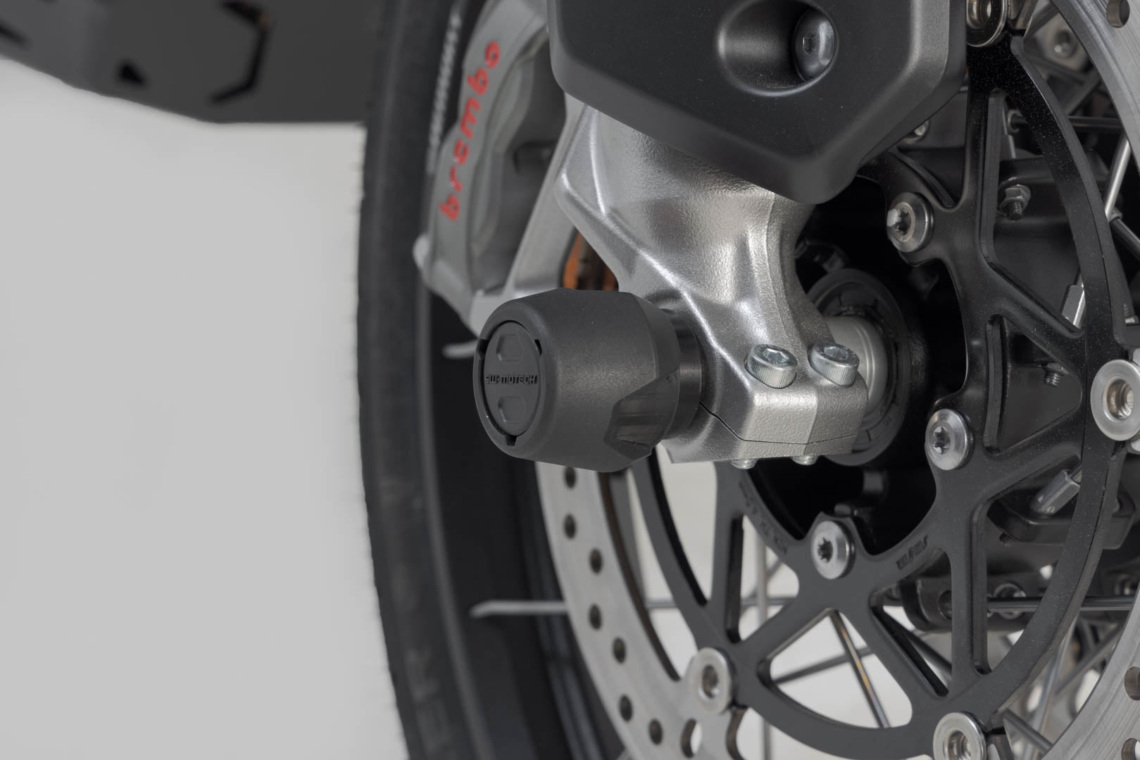 SW-MOTECH Kit de topes anticaidas para el eje trasero Negro. Modelos Suzuki Honda Triumph.