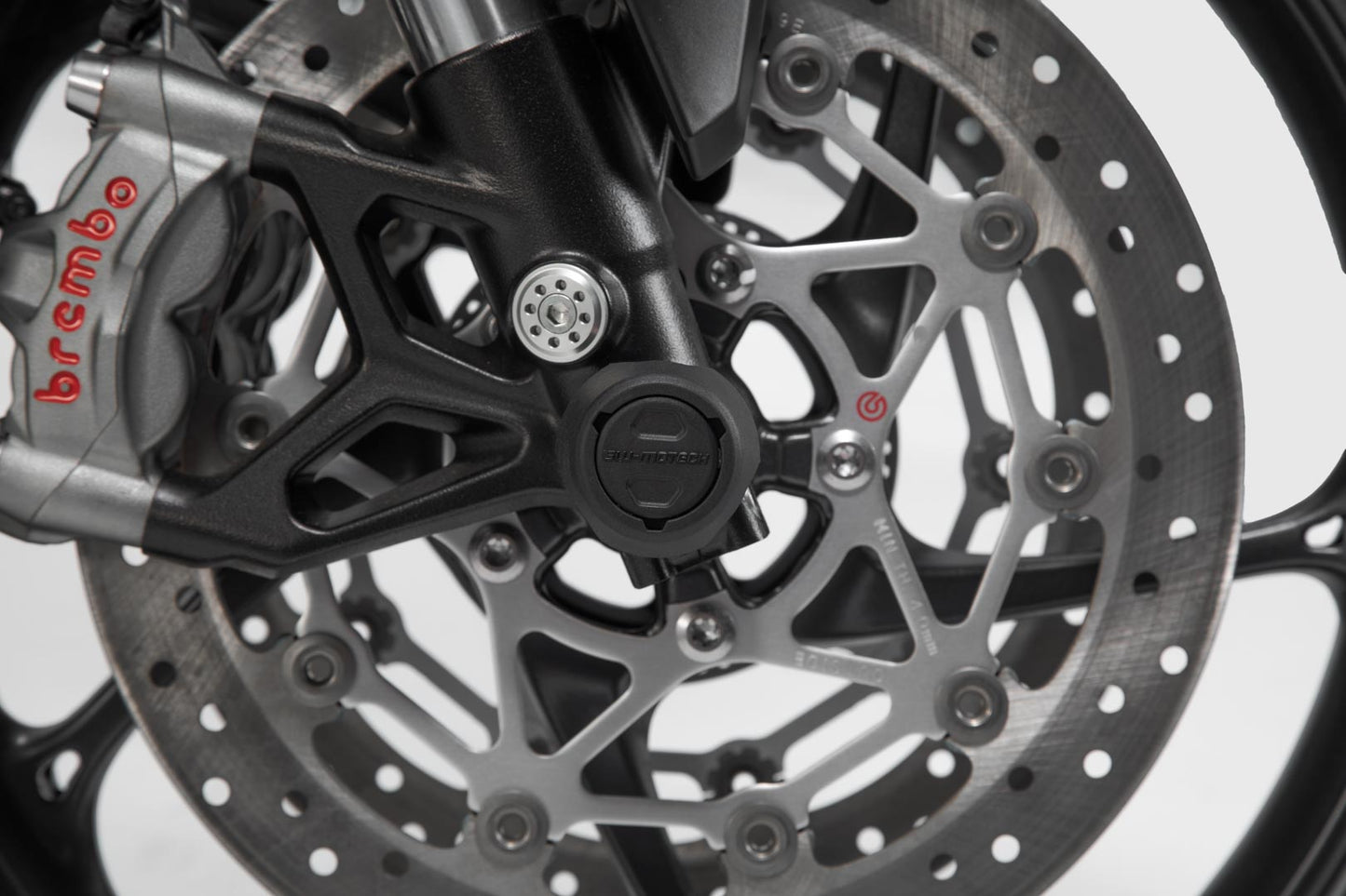 SW-MOTECH Kit de topes anticaidas para el eje delantero Negro. Suzuki GSX-S750 (16-) V-Strom 800DE (22-).
