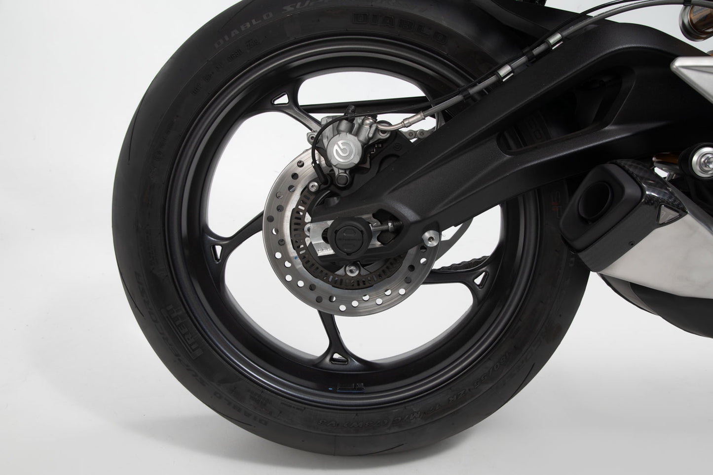 SW-MOTECH Kit de topes anticaidas para el eje trasero Negro. Yamaha MT-09 (13-16)/Tracer XSR900/Abar.
