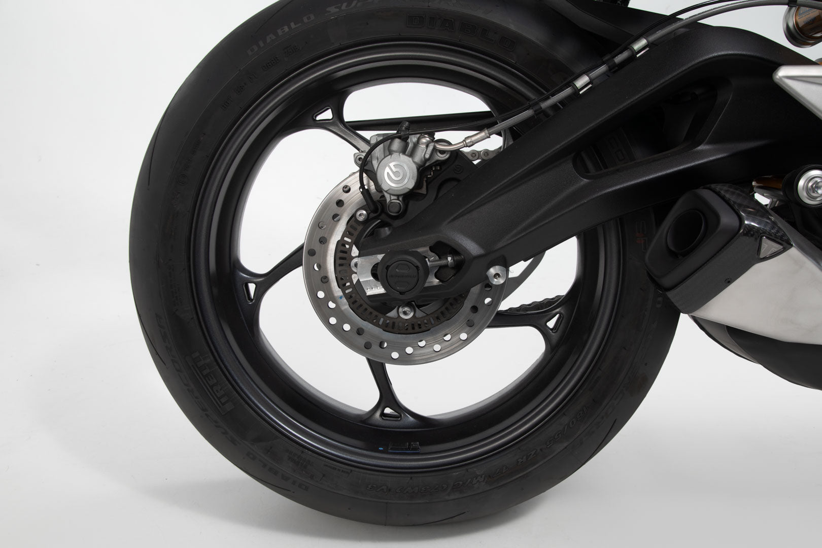 SW-MOTECH Kit de topes anticaidas para el eje trasero Negro. Yamaha MT-09 (13-16)/Tracer XSR900/Abar.