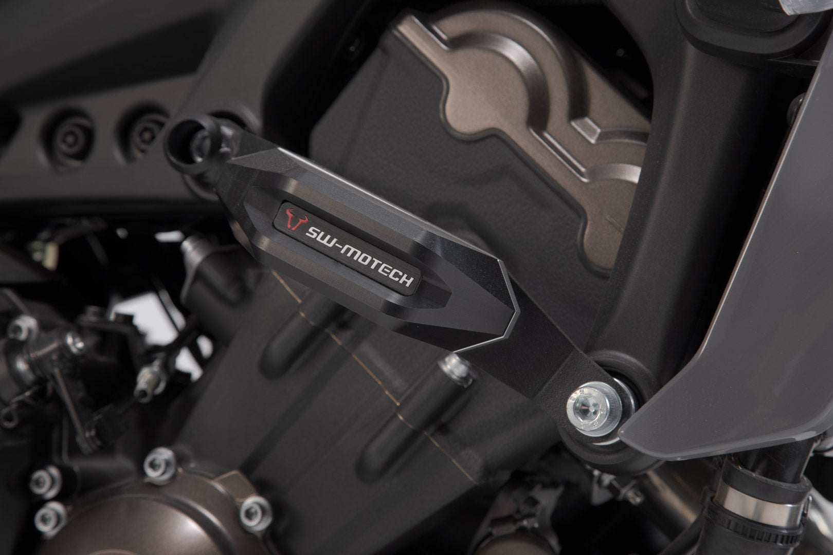 SW-MOTECH Kit de topes anticaidas Negro. Yamaha MT-09/Tracer XSR900/Abarth.