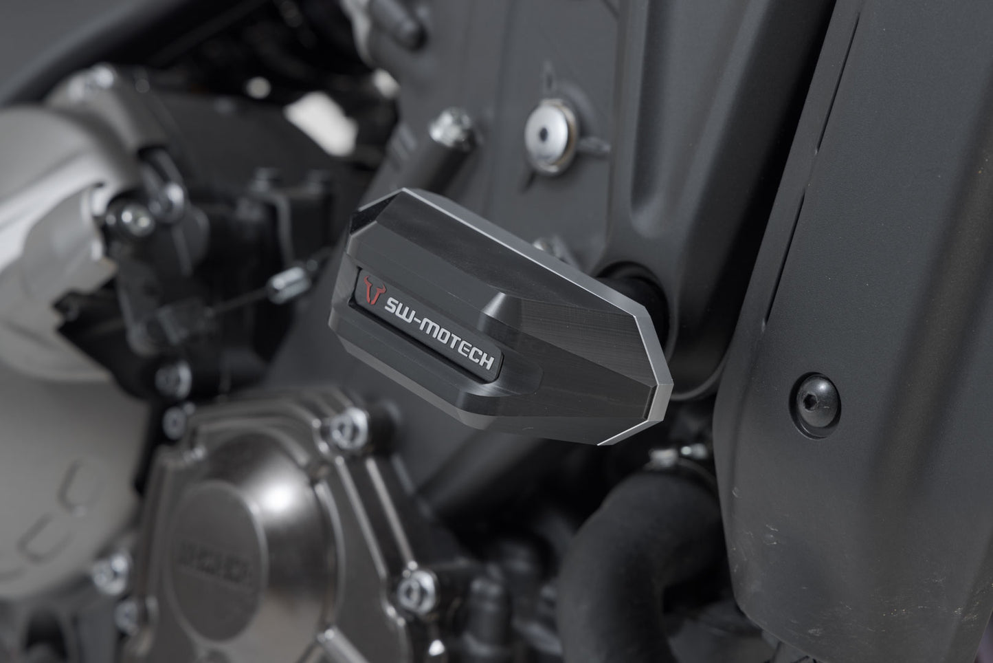 SW-MOTECH Kit de tope anticaidas Negro. Yamaha Tracer 9 / GT (20-) / GT+ (22-).