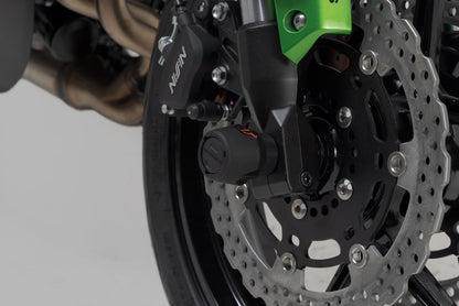 SW-MOTECH Kit de topes anticaidas para el eje delantero Negro. Kawasaki Versys 650 (07-09) / (14-).