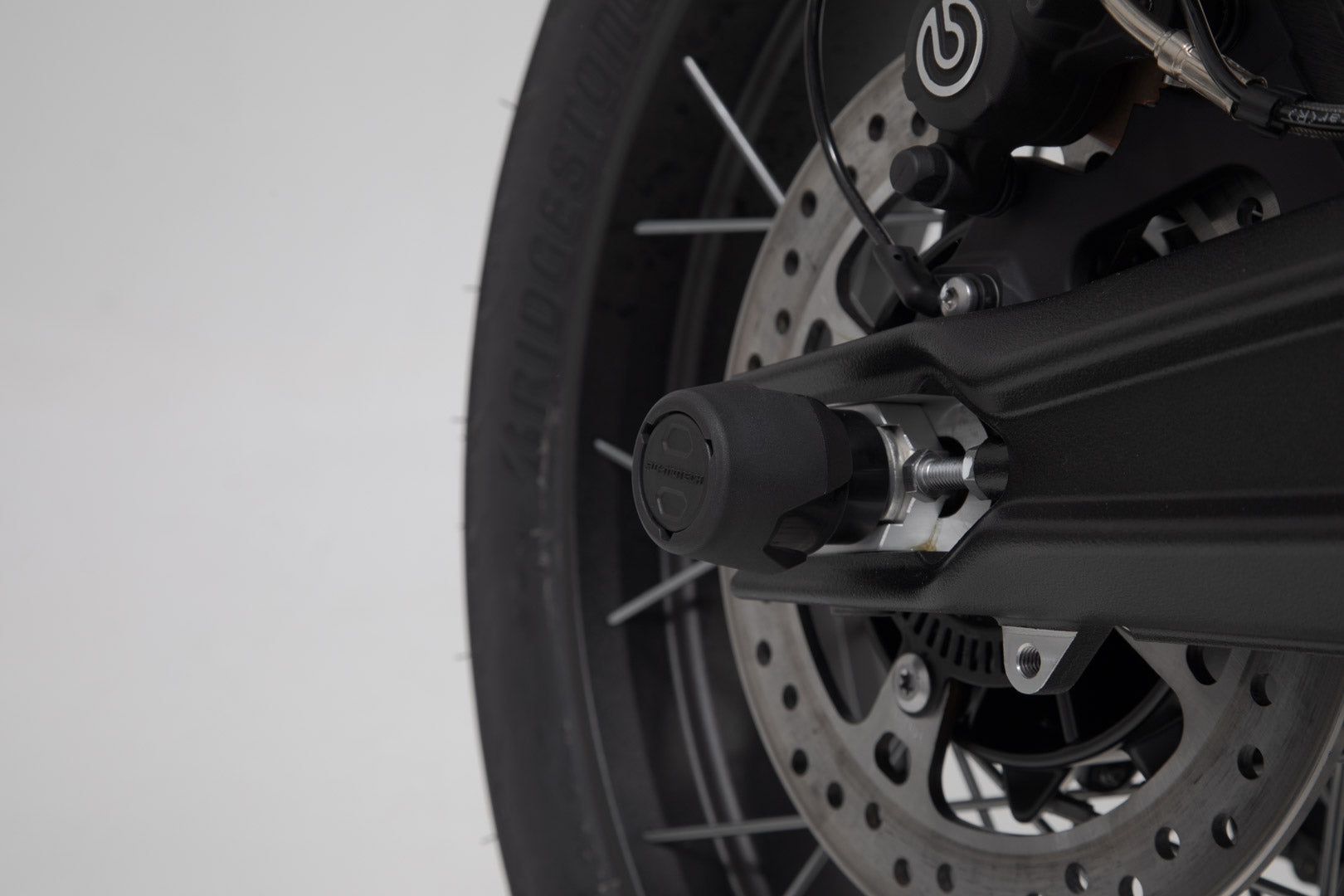 SW-MOTECH Kit de topes anticaidas para el eje trasero Negro. Triumph Tiger 800/ 900 Trident 660.