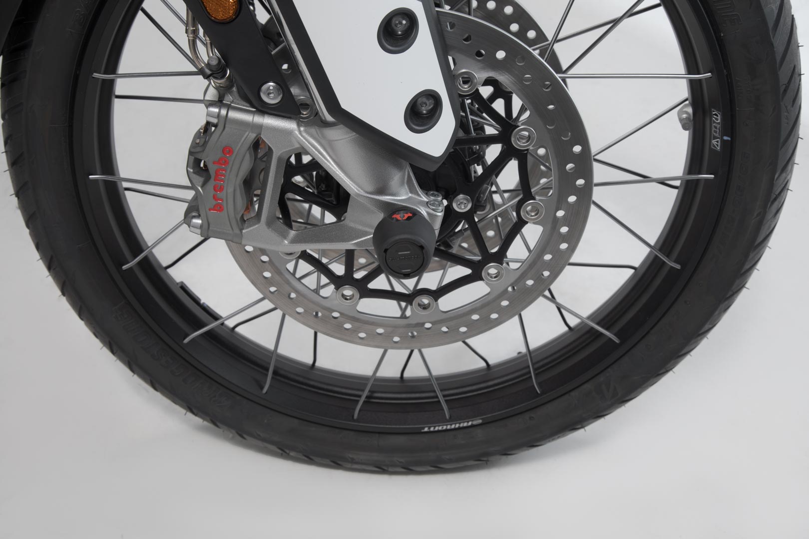 SW-MOTECH Kit de topes anticaidas para el eje delantero Negro. Modelos Triumph Honda Voge Yamaha.