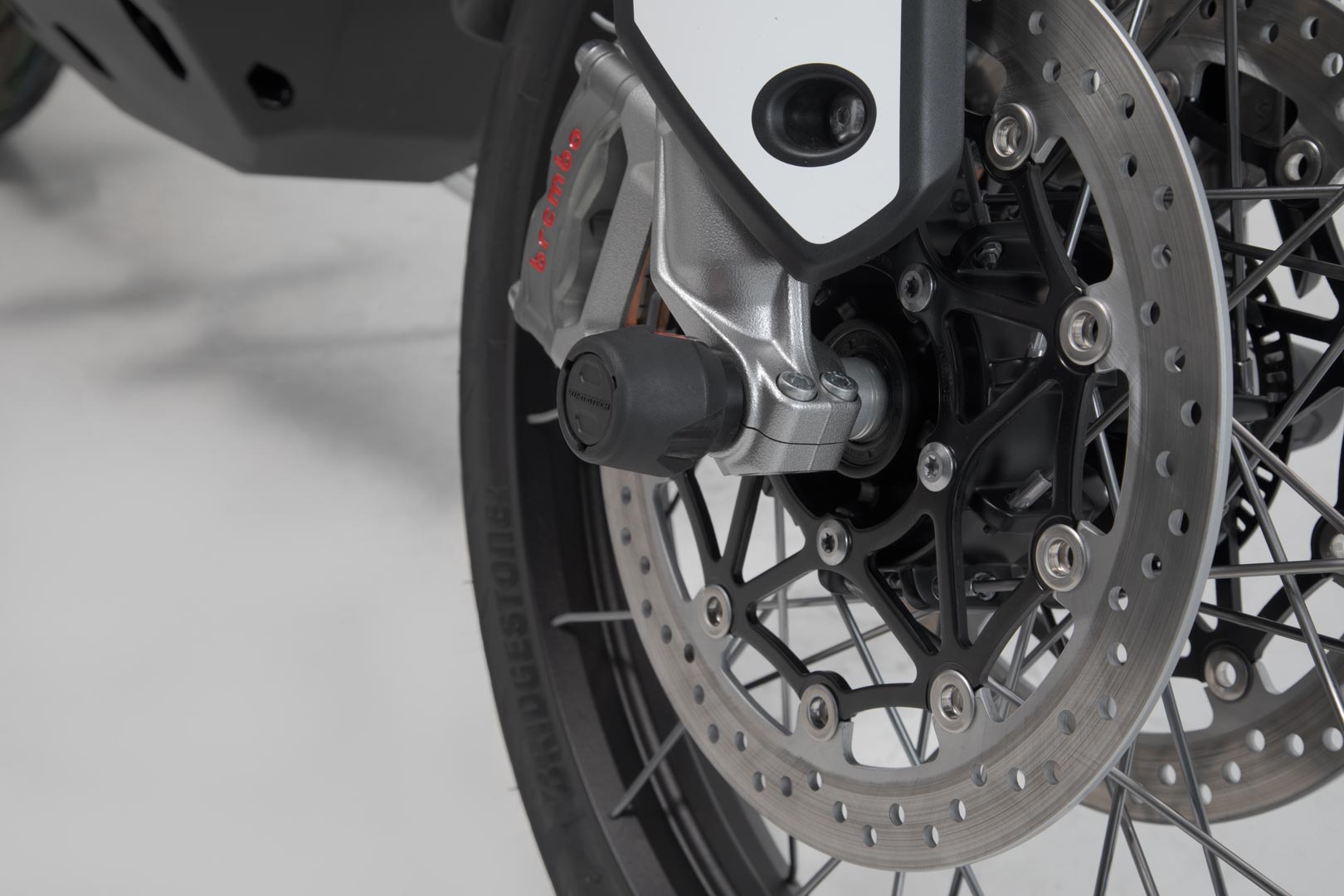 SW-MOTECH Kit de topes anticaidas para el eje delantero Negro. Modelos Triumph Honda Voge Yamaha.