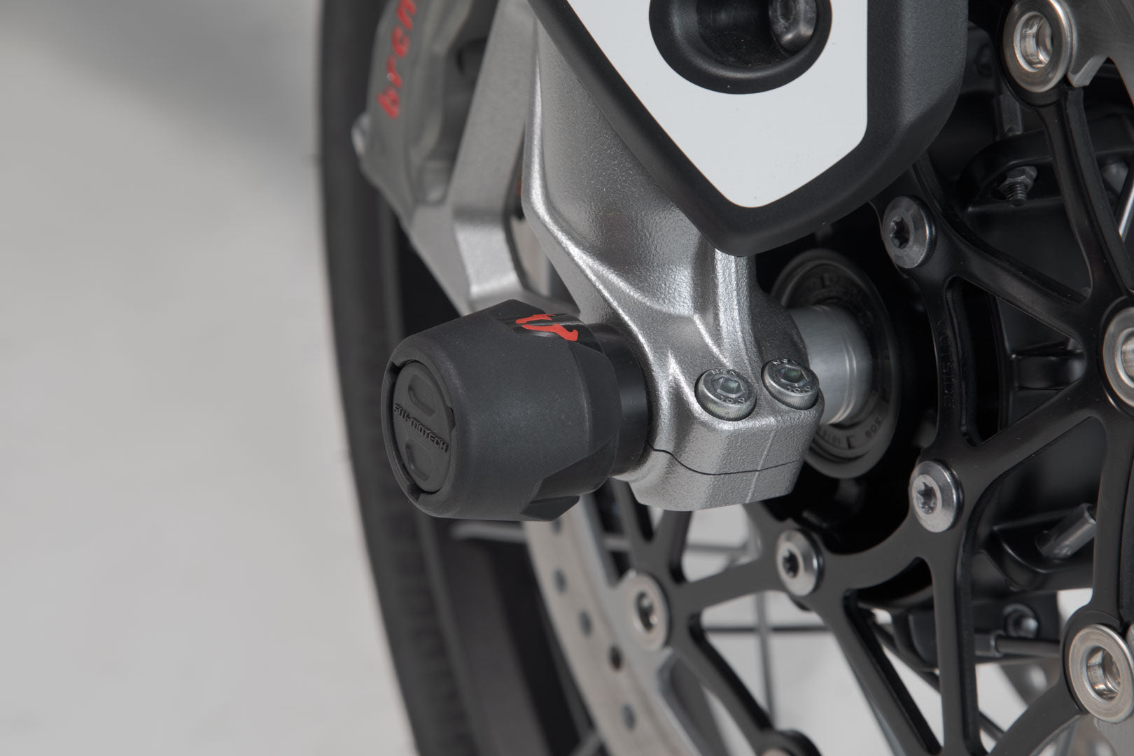 SW-MOTECH Kit de topes anticaidas para el eje delantero Negro. Modelos Triumph Honda Voge Yamaha.
